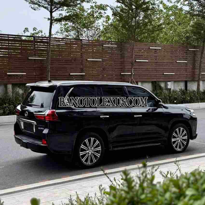 Cần bán gấp xe Lexus LX 570 2015 màu Đen